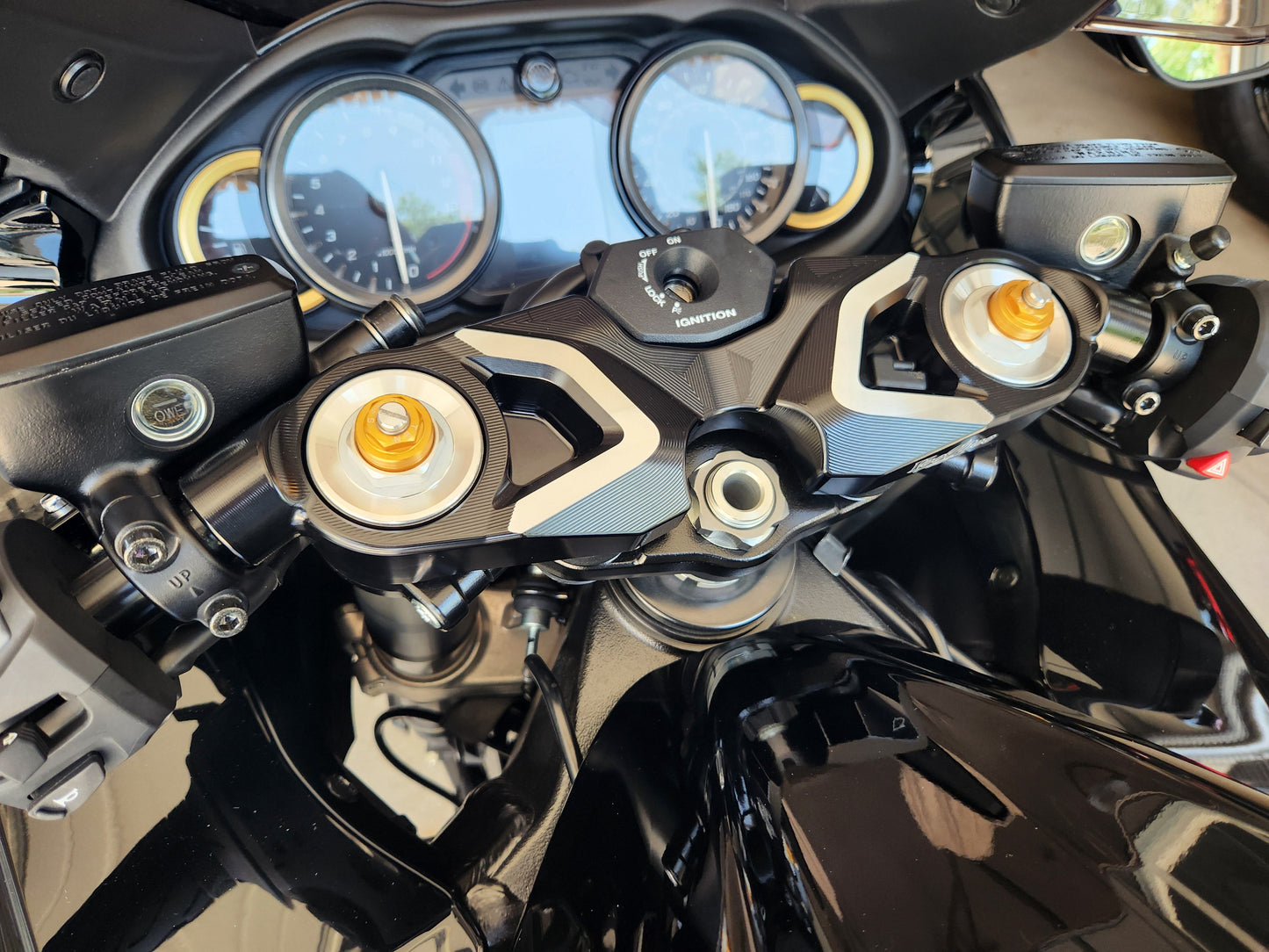 TOP TRIPLE TREE HAYABUSA 22-26 BLACK VTT1PCBUSAM2