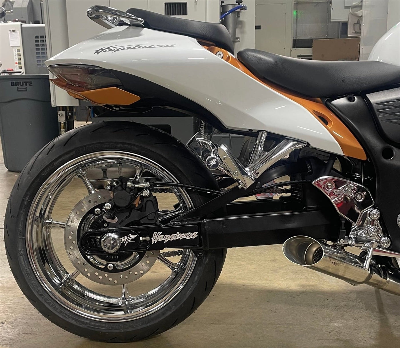 SHORTY 4 INTO 1 GSX1300R HAYABUSA 22-25 STANDARD SWINGARM BLACK VEFSBUSAM2B*